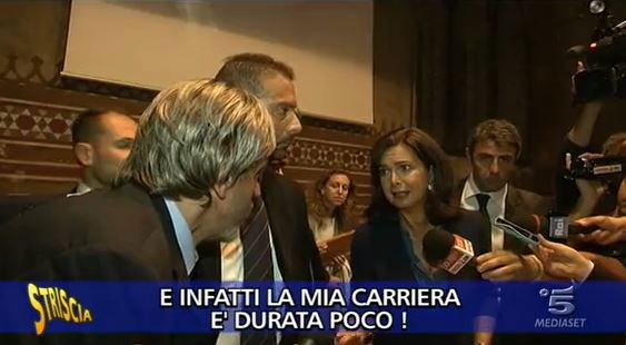 Striscia la Notizia consegna il Tapiro a Laura Boldrini: “Io incoerente? Assolutamente no!” – VIDEO article-post