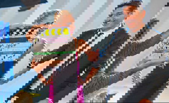 Le Iene Show, stasera la nuova puntata: Enrico Lucci entra nel mondo di Matteo Renzi preview