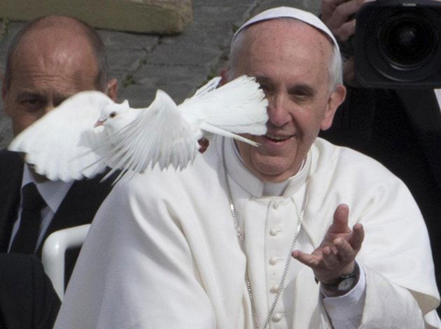 Papa Francesco ad Assisi nel giorno del lutto nazionale dopo la strage di Lampedusa: le dirette tv article-post