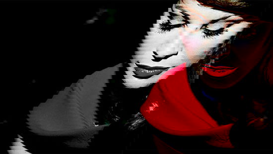 Alessandra Amoroso: il testo del nuovo singolo, Fuoco d’artificio presente in Amore puro preview