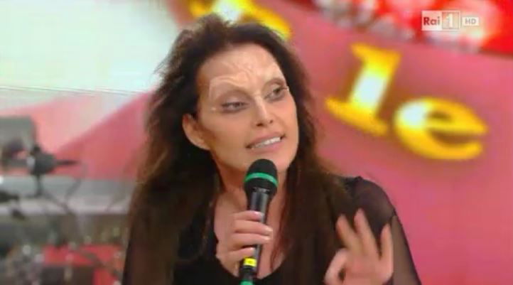 Ballando con le stelle 9, eliminata Lea T. Anna Oxa continua il suo show ai limiti del nonsense preview