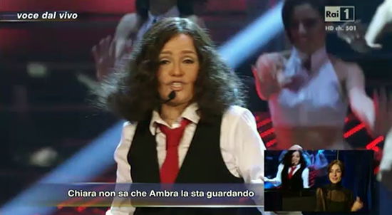 Tale e Quale Show: Chiara Noschese imita Ambra Angiolini, ed è subito revival anni ’90 – VIDEO article-post