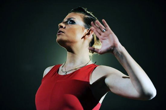 Emma Marrone a Milano “imballa” il Mediolanum Forum: la tigre bionda che punta verso l’alto article-post
