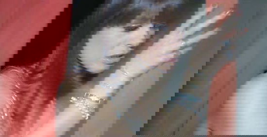 Alessandra Amoroso: dopo il Disco di Platino esce oggi il videoclip di Fuoco d’artificio – VIDEO preview