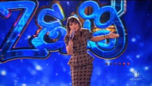 Alessandra Amoroso a Zelig 1: ospitata ed esibizione – VIDEO article-post
