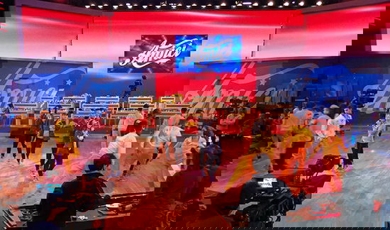 Amici 13, la prima puntata del sabato in diretta insieme alla nuova classe e assegnazione del banco Fanta preview