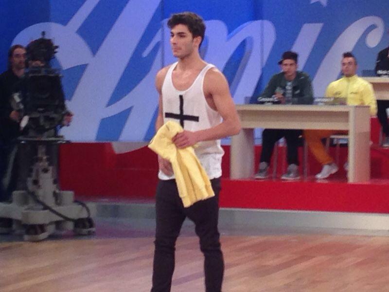 Amici 13, speciale del sabato in diretta: Paolo Busti conquista il Banco Fanta; tutte le sfide della puntata dell’11 gennaio preview