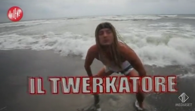 Paola Ferrari contro Le Iene: “aggredita” dal Twerkatore – VIDEO article-post
