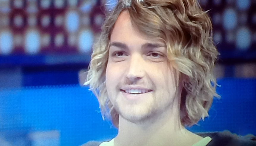 Valerio Scanu a Pomeriggio Cinque: Barbara d’Urso si concentra sulle imitazioni che sulla musica, perché? article-post