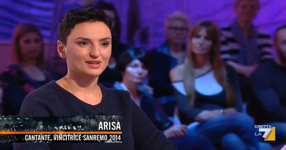 Arisa a Le Invasioni Barbariche contro Domenica In: “Mi sono arrabbiata, perché dovevo piangere?” preview