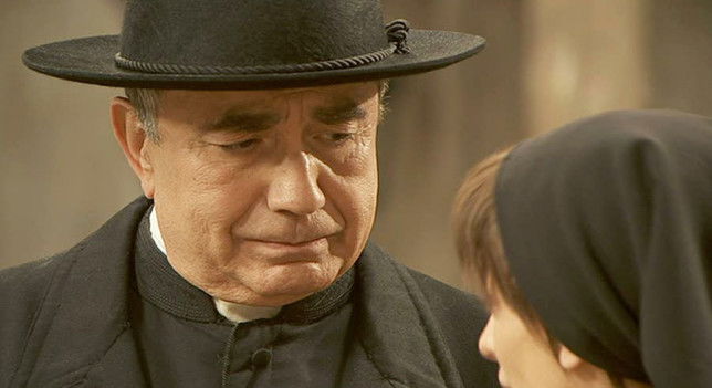 Il Segreto anticipazioni, puntata 10 marzo: Don Anselmo svela la verità su Efren agli abitanti preview