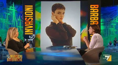 Le invasioni barbariche, Mara Venier VS Arisa: “Sono molto offesa, che mi frega di fare i complotti alla Signora Pippa?” preview