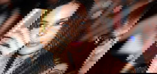 Domenica Live, anticipazioni 30 marzo 2014: Nina Moric e l’insolita veste canterina. Gasparri nello spazio talk preview