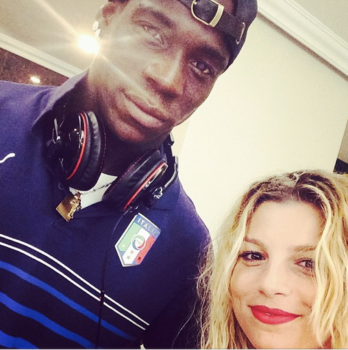 Mondiali 2014, Emma sbarca in Brasile: selfie con Mario Balotelli, Andrea Pirlo e Gigi Buffon – FOTO preview