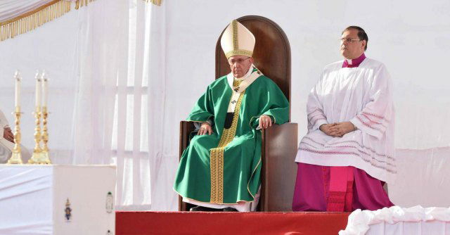 Tv2000, bestemmie in diretta tv coprono la voce di Papa Francesco: le scuse dei telecronisti preview