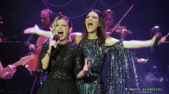 Laura Pausini regina di Facebook: settima Emma Marrone seconda cantante donna dopo la Pausini preview
