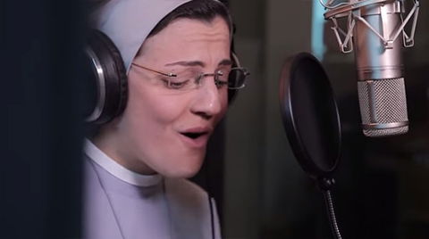 Suor Cristina, a novembre l’album di debutto pubblicato in tutto il mondo: cover ed inediti preview