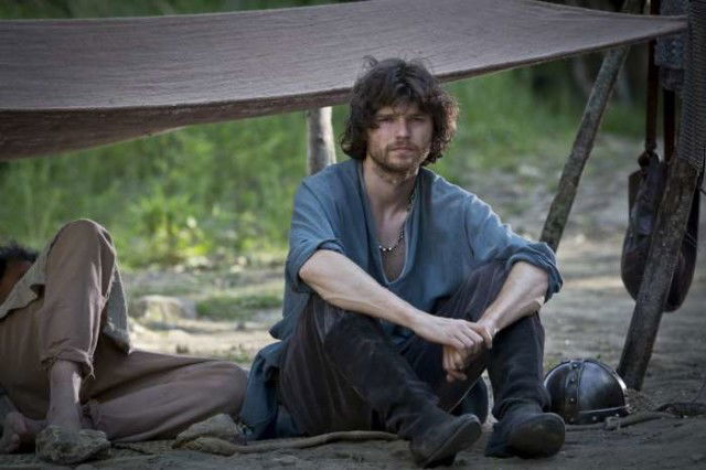 Ascolti Tv, 9 dicembre 2014: Francesco chiude a 3,8 mln; Baciato dalla fortuna a 3,2 mln; Speciale Quarto Grado a 2,6 mln preview