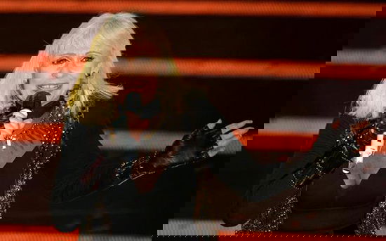 Raffaella Carrà e Forte forte forte, i consigli al vincitore: ‘Lorella Cuccarini non ha accettato le mie scuse’ preview