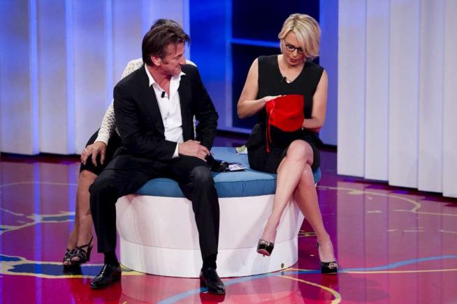 Ascolti Tv, 24 gennaio 2015: C’è posta per te a 5,7 mln; EX – Amici come prima a 3,6 mln preview