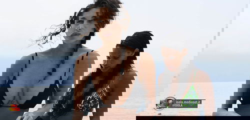 Isola dei Famosi 2015: Cristina Buccino riaccende i sensi di Rocco Siffredi, Valerio Scanu la imita, Melissa P. contro preview