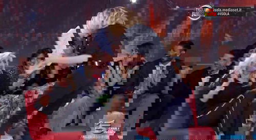 Isola dei Famosi 2015: lo spoiler di Mara Venier è il momento più commentato su Twitter preview