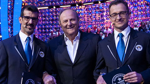 Anticipazioni Lo Show dei Record, puntata 24 marzo 2015: nuove sfide e replica streaming preview