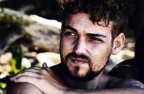 Isola dei Famosi 2015: Valerio Scanu ‘lotta’ contro tutti, mentre i ladri in Italia, rubano il trofeo di Sanremo 2010 preview