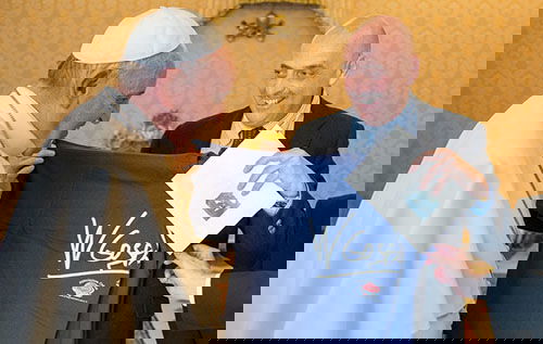 Paolo Brosio, dopo lo scherzo de Le Iene l’incontro con Papa Francesco – VIDEO preview