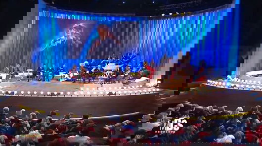 Fiorello vs Vittorio Sgarbi: dal Maurizio Costanzo Show a Striscia la Notizia e Le Iene, la polemica continua preview