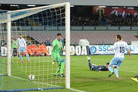 Ascolti Tv, 8 aprile 2015: Napoli-Lazio a 6,3 mln; Il Segreto a 4,4 mln; Chi l’ha visto a 2,9 mln article-post
