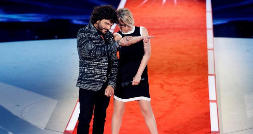 Ascolti Tv, 2 maggio 2015: serale Amici 2015 a 4,9 mln; Senza Parole a 3,3 mln preview