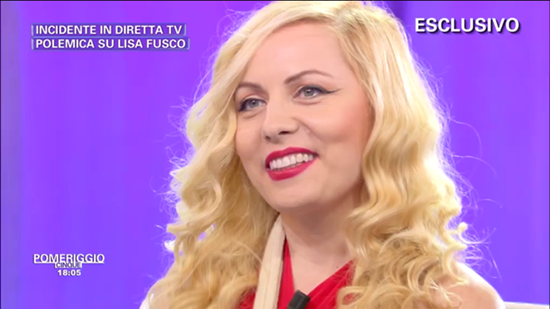 Lisa Fusco a Pomeriggio Cinque: il motivo della sua spaccata finita male? “Le scarpe cinesi” article-post