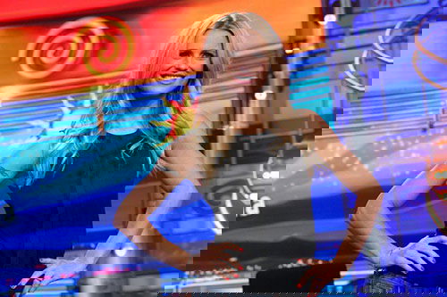 Michelle Hunziker replica alle critiche contro Aurora Ramazzotti: da Striscia la Notizia agli altri impegni tv preview