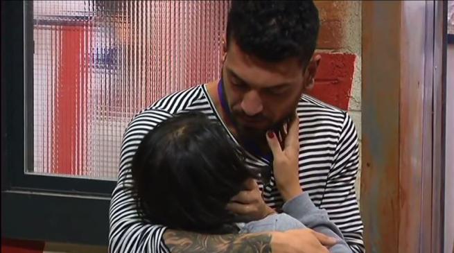 Grande Fratello 2015: primo bacio dell’edizione tra Alessandro e Federica, triangolo in vista? FOTO e VIDEO preview