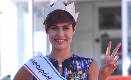 Miss Italia 2015: Staffelli replica alle accuse a Striscia la Notizia, lei ringrazia chi l’attacca article-post