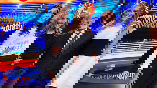 Anticipazioni Striscia la Notizia, stasera 21 settembre: Michelle Hunziker e Maria De Filippi alla conduzione preview