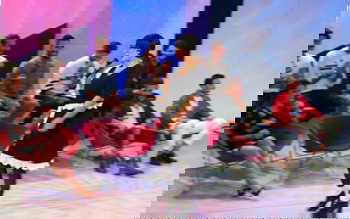 Uomini e Donne, 13 ottobre: Tina nei panni di Arisa cade in studio, ecco il video preview