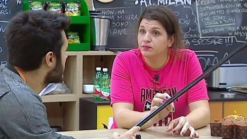 Grande Fratello 2015: Rebecca gelosa di Simone? ‘Non ci penso ad accoppiarmi con uno gnomo!’ article-post