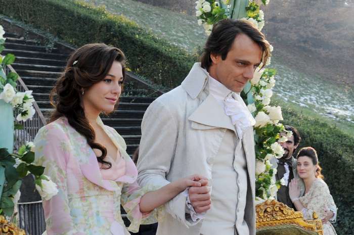 Ascolti Tv, 12 dicembre: La Bella e la Bestia in replica a 3,4 mln; Lo Show dei Record a 2,4 mln preview