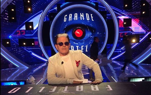 Tv Talk, anticipazioni 12 dicembre: focus sul tema del lavoro, terrorismo e Anno Santo, Malgioglio ospite preview