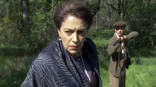 Anticipazioni Il Segreto del 27 dicembre 2015: Bosco salva Donna Francisca dagli anarchici, info replica streaming preview