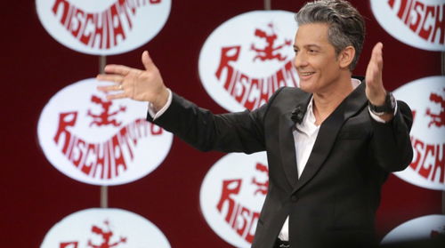 Ascolti Tv: Rischiatutto stravince contro Ciao Darwin 7, Rosario Fiorello torna in TV dopo 5 anni preview