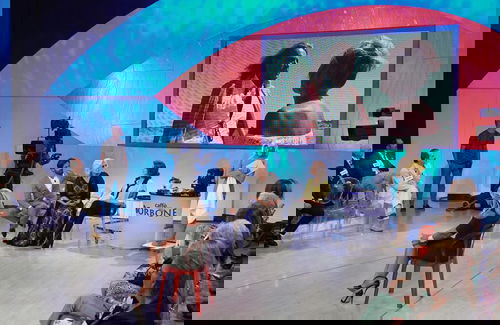 Uomini e Donne, anticipazioni trono over: piovono baci tra Gemma e Giorgio e Dario ed Elena preview