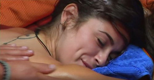 Grande Fratello Vip, news: Stefano Bettarini e i massaggi sensuali ad Alessia Macari fanno invidiare le altre donne preview