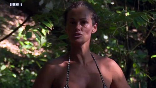 Isola dei Famosi 2017, news: Samantha De Grenet si ritira? La showgirl assalita dai mosquitos preview