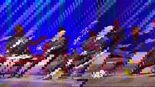 Maurizio Costanzo Show, Raz Degan contro la Dieta Lemme: a piedi scalzi con le sneakers in vista – VIDEO preview