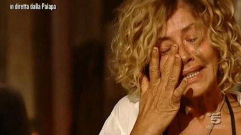 Isola dei Famosi 2017, news: Eva Grimaldi, il commovente addio alla madre preview
