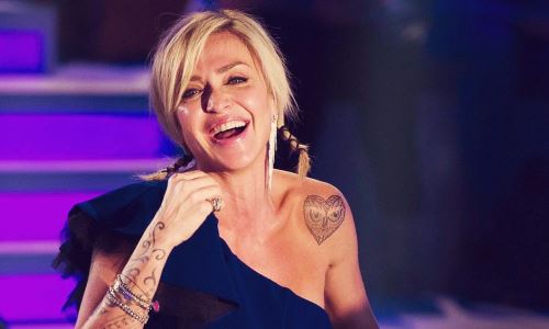 Paola Barale: i suoi primi 50 anni, auguri alla showgirl più celebre del piccolo schermo preview