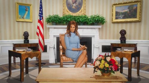 Virginia Raffaele è Melania Trump in Facciamo che io ero: “La terza guerra mondiale non inizia oggi, ma domani” article-post